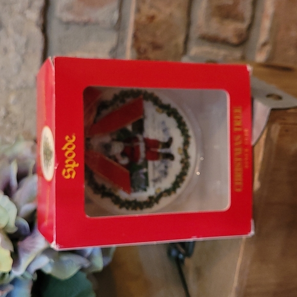 Vintage Spode "American Santa Claus" Christmas Ornament - Picture 3 of 9